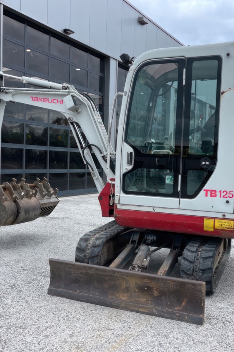 Mini bager Takeuchi TB125
